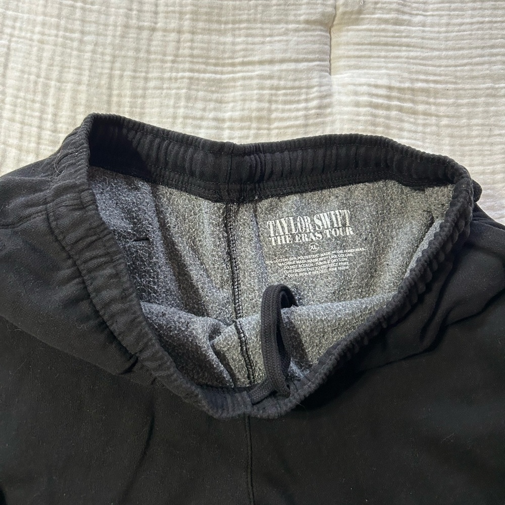 Taylor Swift Eras Tour Black XL Sweatpants - Picture 2 of 4